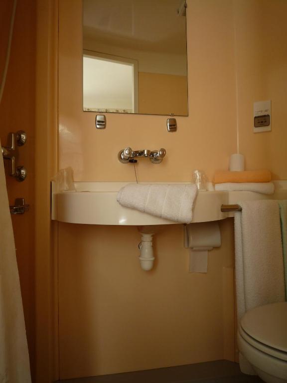 Hotel La Flamme Rouge Saint-Girons (Ariege) Room photo
